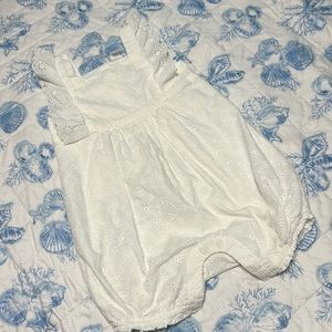 Baby Gap Eyelet Ruffle Sleeve Shorty Body Suit Size 18-24 Months